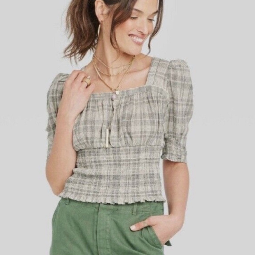 Universal Thread Plaid Black and ivory cropped top
